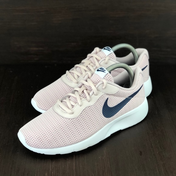{keywor d} nike tanjun barely rose
